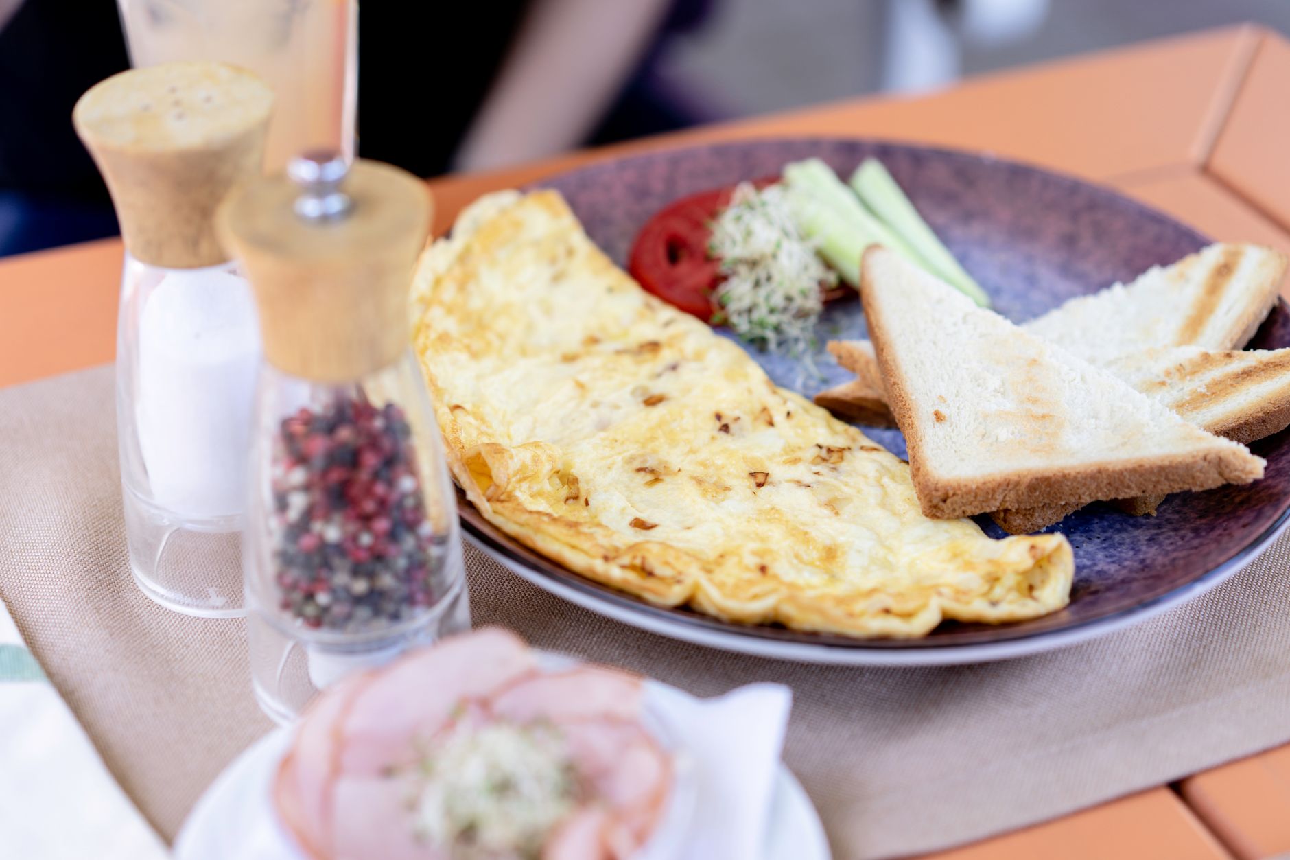 Boerenomelet met spek, aardappel en ui