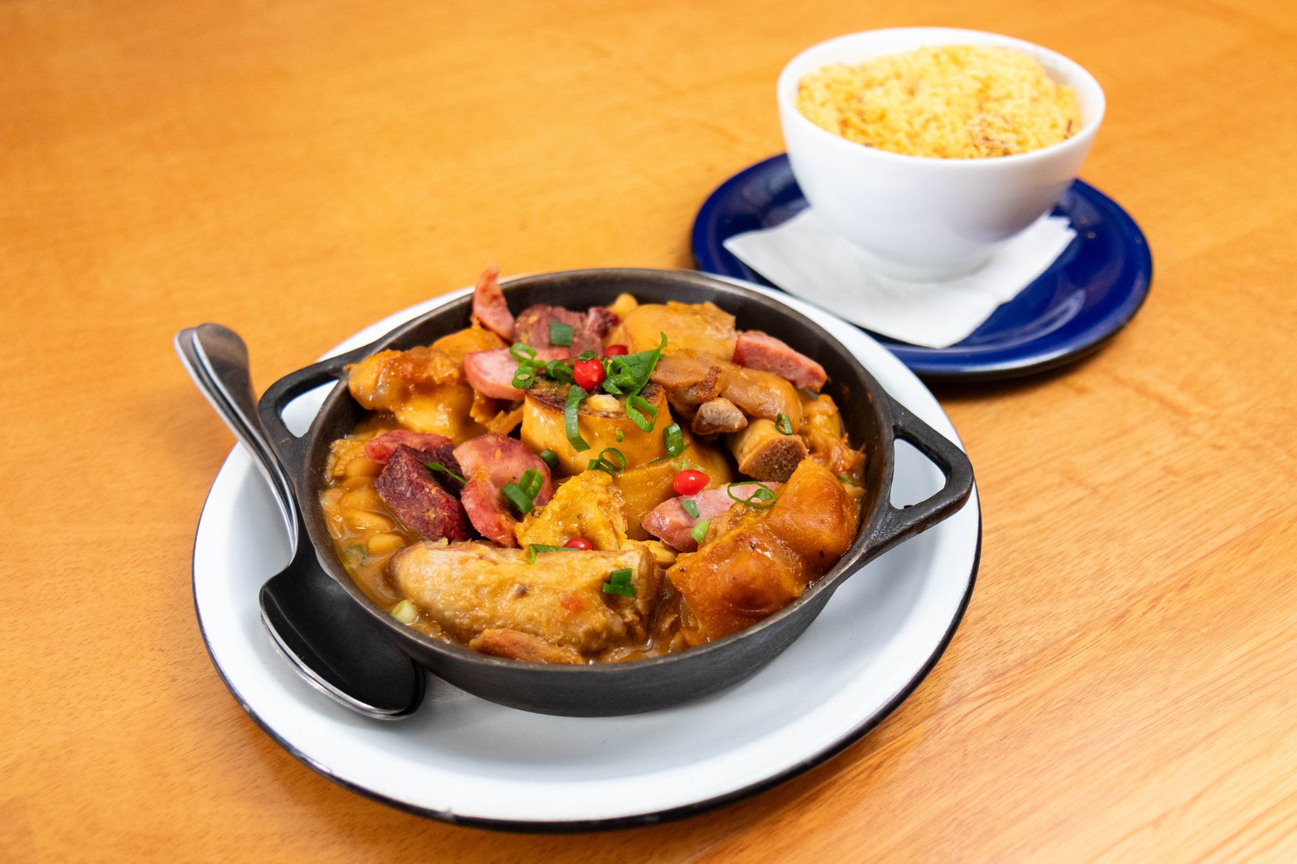 Braziliaanse feijoada (feijoada completa)