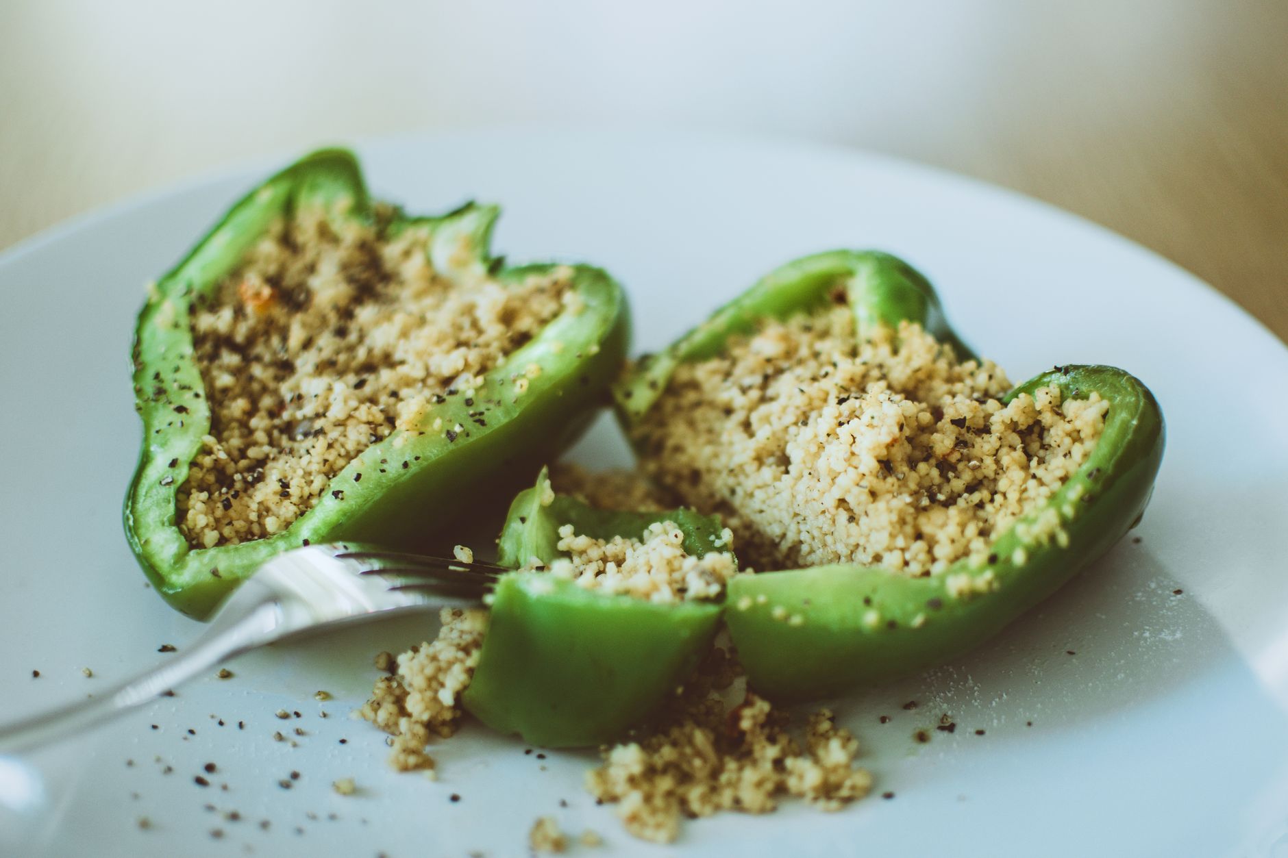 Groenteschotel met couscous en geroosterde paprika