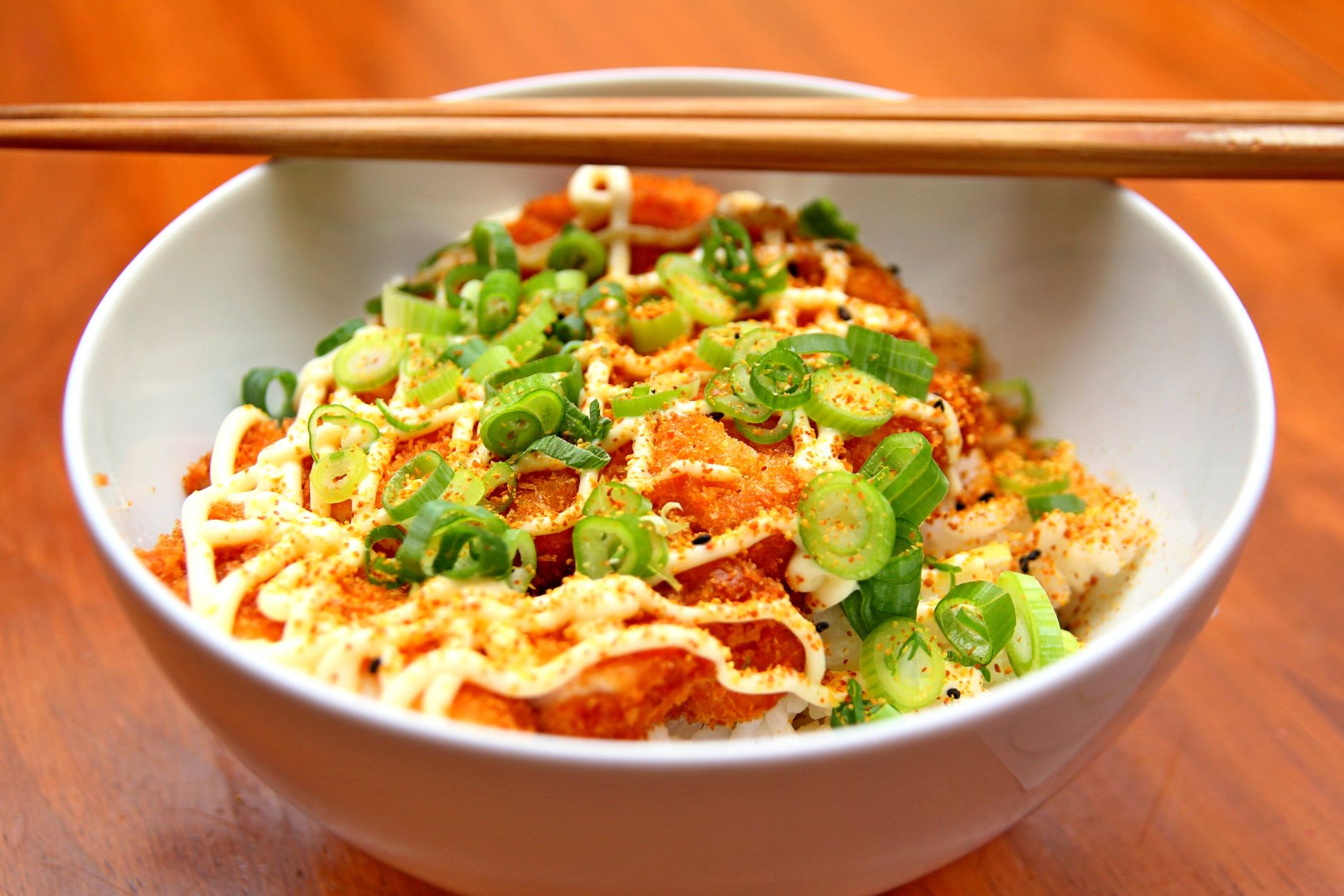 Katsudon (Japanse rijstkom met varkenskotelet en ei)