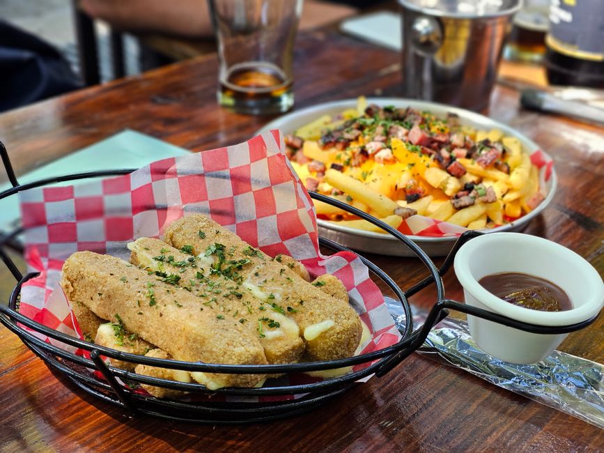 Poutine met frieten, kaas en jus