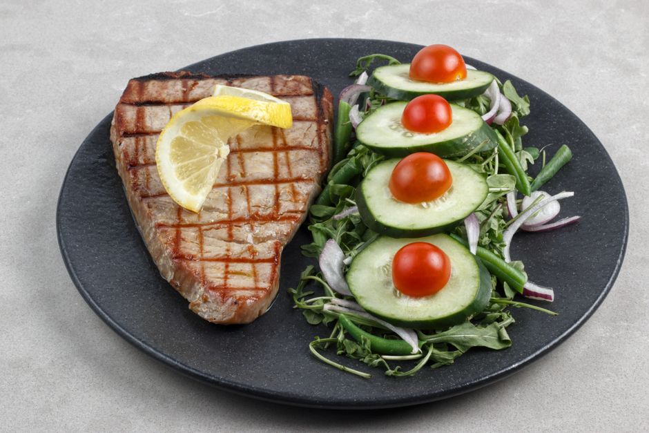 Tonijnsteak van de grill